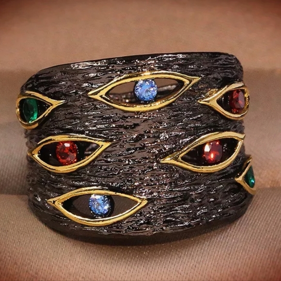 Size 9 ring - Picture 2 of 6